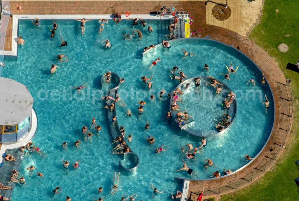 Witten from above - Spa and swimming pools at the swimming pool of the leisure facility in Witten in the state North Rhine-Westphalia