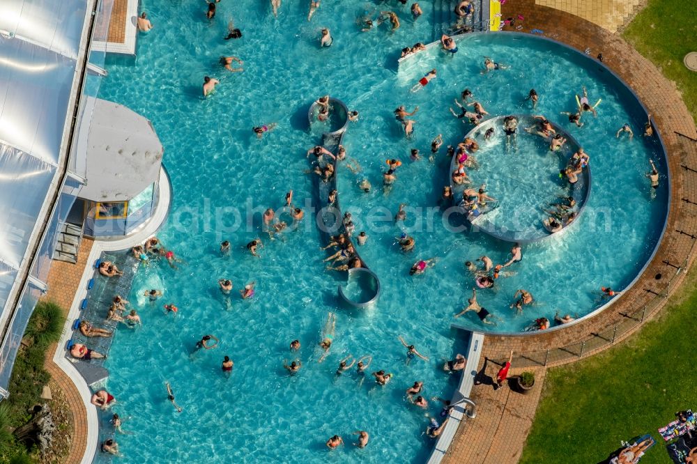 Witten from the bird's eye view: Spa and swimming pools at the swimming pool of the leisure facility in Witten in the state North Rhine-Westphalia