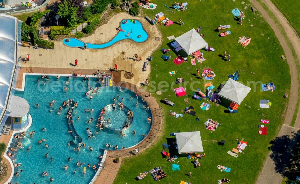 Aerial photograph Witten - Spa and swimming pools at the swimming pool of the leisure facility in Witten in the state North Rhine-Westphalia