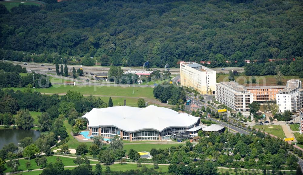 Aerial photograph Frankfurt am Main - Spa and swimming pools at the swimming pool of the leisure facility Zum Rebstockbad in the district Bockenheim in Frankfurt in the state Hesse, Germany