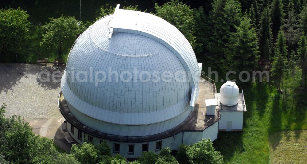 Aerial image Tautenburg - Blick auf die Thüringer Landessternwarte in Tautenburg, 10 km nordöstlich von Jena. Das Observatorium wurde 1960 als Institut der damaligen Deutschen Akademie der Wissenschaften gegründet und besitzt mit dem Alfred-Jensch-Teleskop das größte Teleskop auf deutschem Boden. View of the Thuringian State Observatory in Tautenburg, 10 km northeast of Jena. The observatory was founded in 1960 as an institute of the former German Academy of Sciences and possess the Alfred-Jensch-telescope, the largest telescope in Germany.