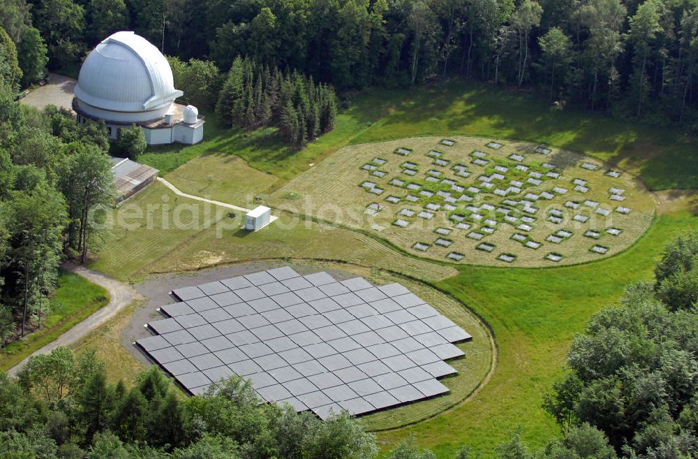 Tautenburg from the bird's eye view: Blick auf die Thüringer Landessternwarte in Tautenburg, 10 km nordöstlich von Jena. Das Observatorium wurde 1960 als Institut der damaligen Deutschen Akademie der Wissenschaften gegründet und besitzt mit dem Alfred-Jensch-Teleskop das größte Teleskop auf deutschem Boden. View of the Thuringian State Observatory in Tautenburg, 10 km northeast of Jena. The observatory was founded in 1960 as an institute of the former German Academy of Sciences and possess the Alfred-Jensch-telescope, the largest telescope in Germany.