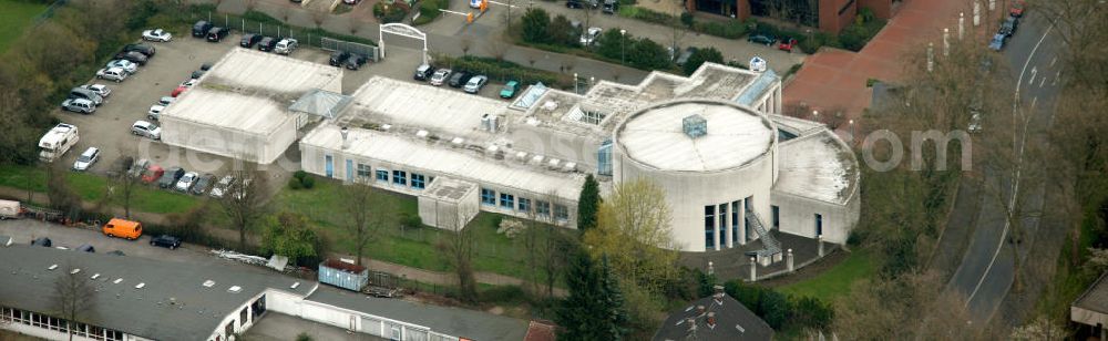 Aerial image Bochum - Blick auf den Thürmer-Saal und die Volksbank Bochum-Filiale im Stadtteil Wiemelhausen von Bochum in Nordrhein-Westfalen. Das KompetenzCenter Universitätsstraße ist eine Geschäftsstelle der Volksbank Bochum Witten eG. Kontakt: KompetenzCenter Universitätsstraße, Tel. +49 (0) 234 33 34 401,