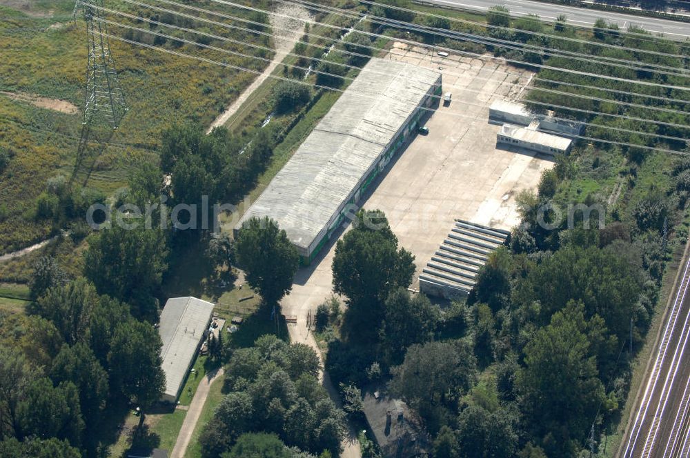 Aerial image Berlin - Blick durch Stromleitungen auf eine Halle für Einsatzfahrzeuge des THW auf dem Geländes des Technischen Hilfswerk, Ortsverband Berlin Pankow an der Wiltbergstraße neben dem Berliner Ring / Autobahn A 10 / E 55 und den Schienen der Bahnlinen S2, RE3 und RB60 in Buch. Das Gelände diente ehemals als Hauptsitz der Zivilverteidigung der DDR.