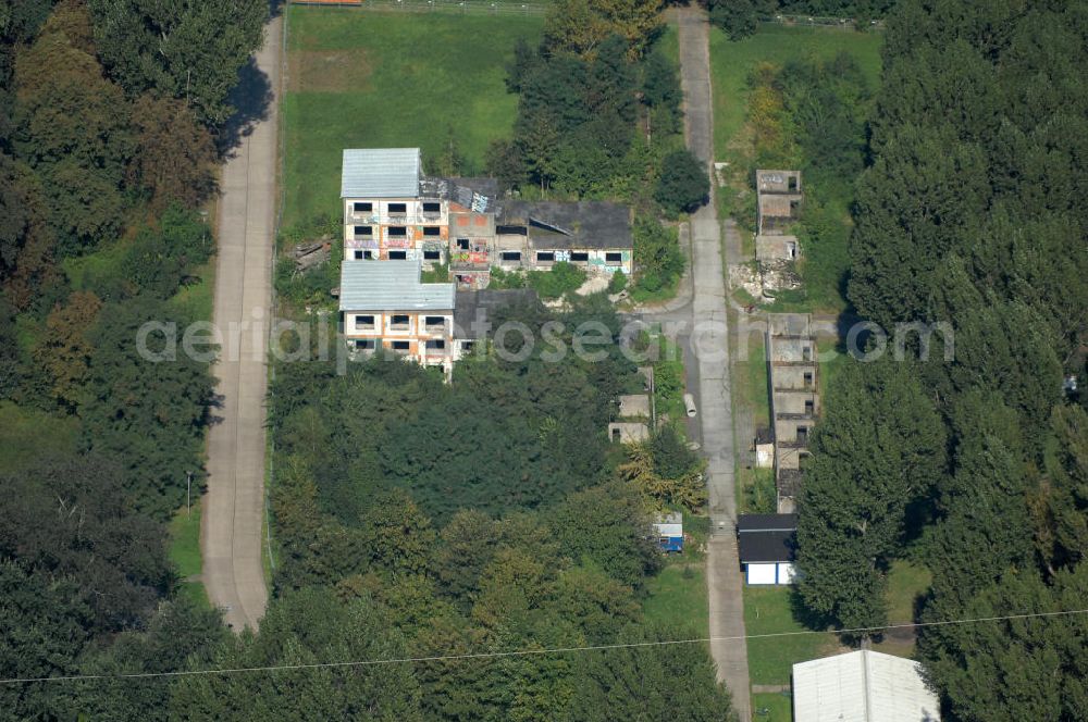 Berlin from the bird's eye view: Blick auf das Übungsgelände des Katastrophenschutzes, des THW auf dem Geländes des Technischen Hilfswerk, Ortsverband Berlin Pankow an der Wiltbergstraße neben dem Berliner Ring / Autobahn A 10 / E 55 in Buch. Das Gelände diente ehemals als Hauptsitz der Zivilverteidigung der DDR.