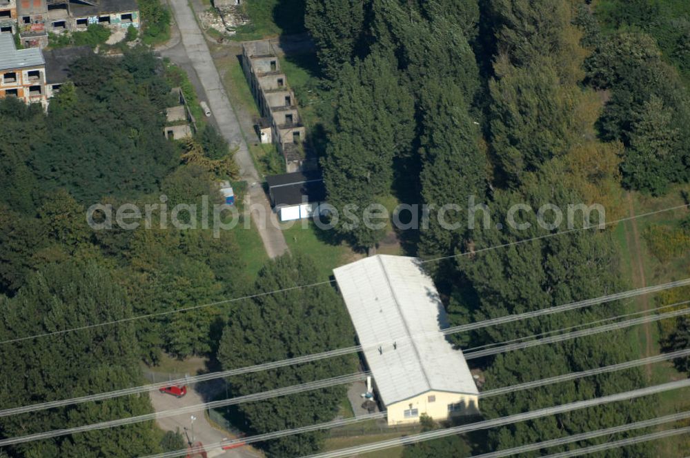 Aerial image Berlin - Blick durch Stromleitungen auf das Übungsgelände des Katastrophenschutzes, des THW auf dem Geländes des Technischen Hilfswerk, Ortsverband Berlin Pankow an der Wiltbergstraße neben dem Berliner Ring / Autobahn A 10 / E 55 in Buch. Das Gelände diente ehemals als Hauptsitz der Zivilverteidigung der DDR.