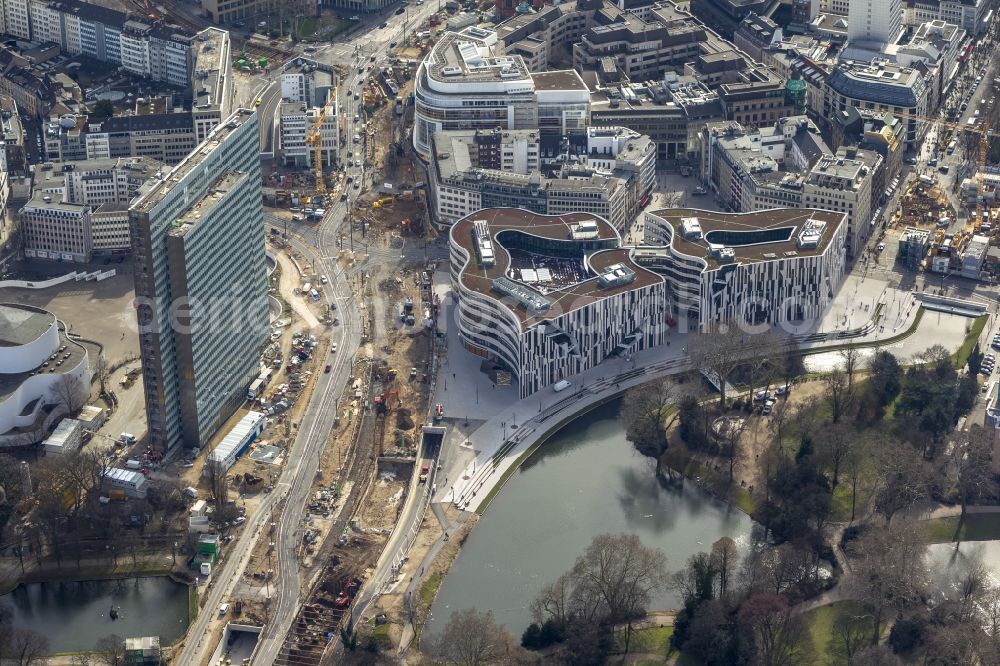 Aerial photograph Düsseldorf - Blick auf das Thyssen-Hochhaus den Sitz der Thyssen Krupp AG und das Schauspielhaus. Duesseldorf administrative building of the Thyssen steel company and the theatre.