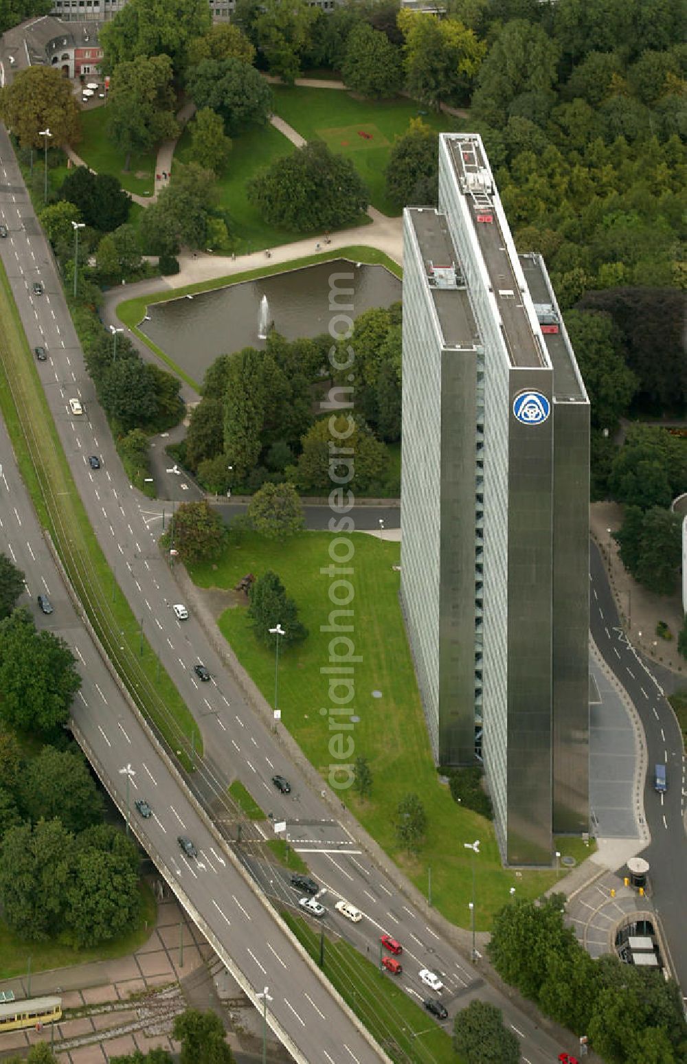 Aerial photograph Düsseldorf - Blick auf das Thyssen-Hochhaus den Sitz der Thyssen Krupp AG und das Schauspielhaus. Duesseldorf administrative building of the Thyssen steel company and the theatre.