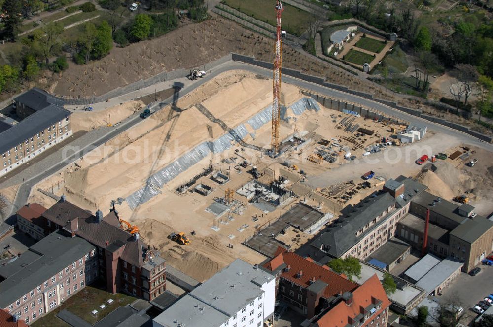 Aerial image BRANDENBURG - Blick auf das Areal der Tiefbauarbeiten zum Erweiterungsbau des Krankenhaus Brandenburg an der Havel.Hier entstehen u.a. durch die Firma BATEG Ingenieurbau ein neues Bettenhaus auf der Grundlage des Entwurfes des Architekturbüros Heinle, Wischer und Partner, Berlin.