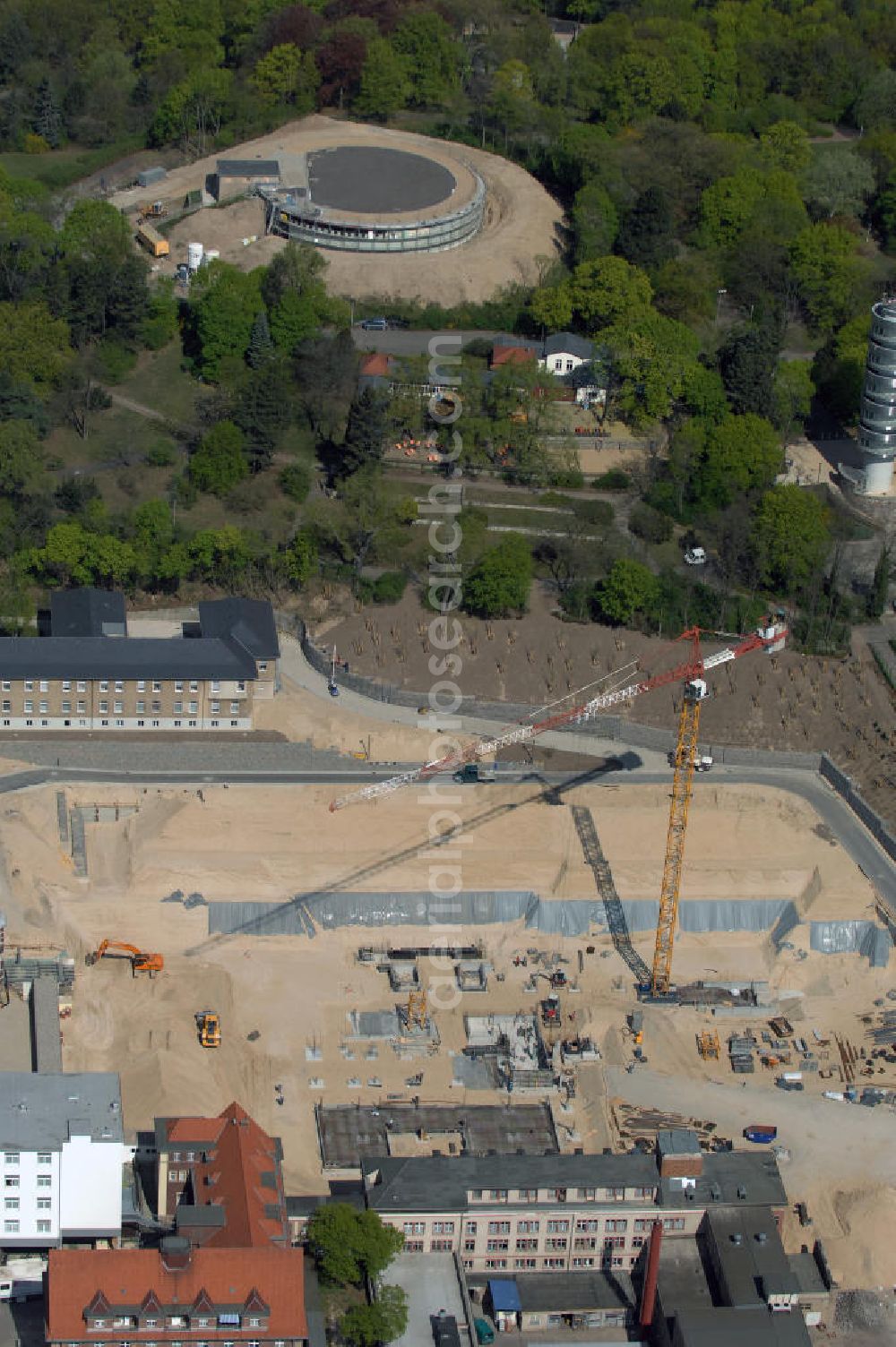 Aerial image BRANDENBURG - Blick auf das Areal der Tiefbauarbeiten zum Erweiterungsbau des Krankenhaus Brandenburg an der Havel.Hier entstehen u.a. durch die Firma BATEG Ingenieurbau ein neues Bettenhaus auf der Grundlage des Entwurfes des Architekturbüros Heinle, Wischer und Partner, Berlin.