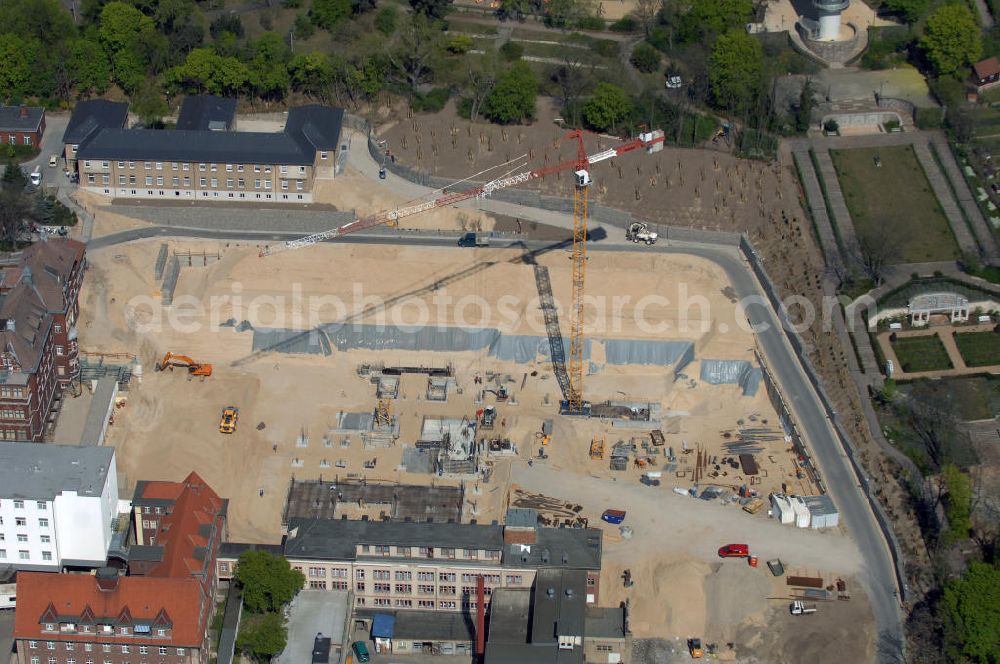 Aerial photograph BRANDENBURG - Blick auf das Areal der Tiefbauarbeiten zum Erweiterungsbau des Krankenhaus Brandenburg an der Havel.Hier entstehen u.a. durch die Firma BATEG Ingenieurbau ein neues Bettenhaus auf der Grundlage des Entwurfes des Architekturbüros Heinle, Wischer und Partner, Berlin.