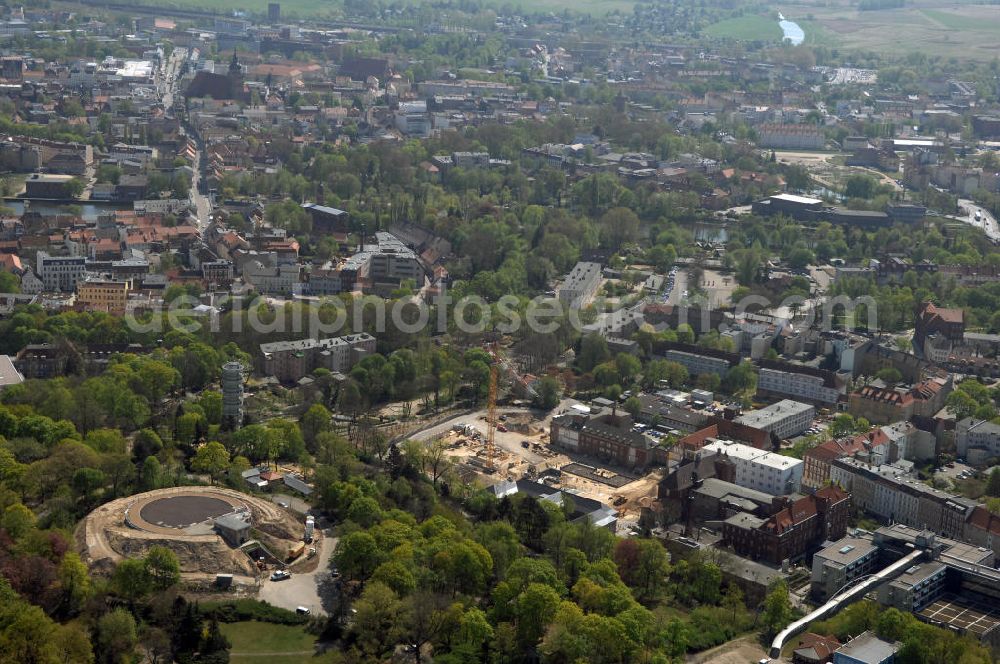 Aerial image BRANDENBURG - Blick auf das Areal der Tiefbauarbeiten zum Erweiterungsbau des Krankenhaus Brandenburg an der Havel.Hier entstehen u.a. durch die Firma BATEG Ingenieurbau ein neues Bettenhaus auf der Grundlage des Entwurfes des Architekturbüros Heinle, Wischer und Partner, Berlin.