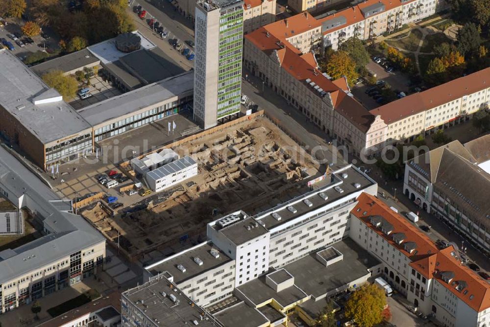 Neubrandenburg from above - Blick auf Grabungsarbeiten vom Landesamt für Kultur und Denkmalpflege MV in Vorbereitung auf den Bau einer Tiefgarage vor dem ECE Marktplatz-Center Treptower Straße Ecke Stargarder Straße.