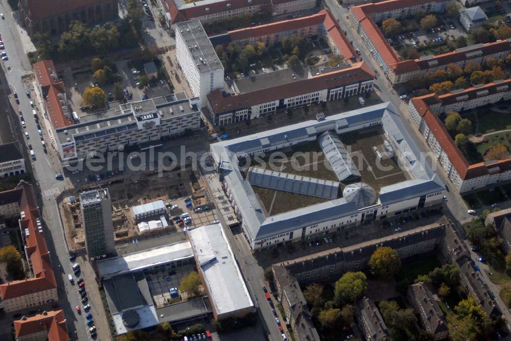 Neubrandenburg from above - Blick auf das Marktplatz-Center der ECE GmbH Hamburg im Stadtzentrum von Neubrandenburg / MV. Anschrift: ECE-CENTERMANAGEMENT, ECE Projektmanagement G.m.b.H. & Co. KG, Center-Management, Marktplatz-Center Neubrandenburg, Krämerstraße 1a, 17033 Neubrandenburg; Telefon: 03 95 / 570 610