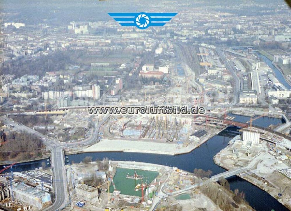 Aerial photograph Berlin - Tiergarten - Tiergartentunnelbau am Bereich des Lehrter Stadtbahnhofes in Berlin-Tiergarten.