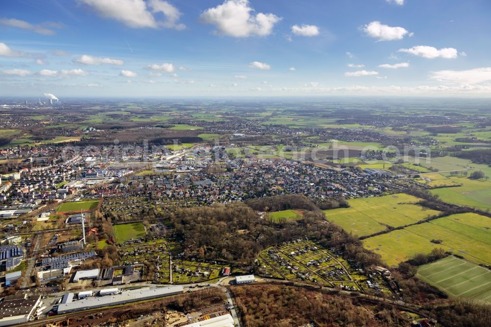 Hamm from the bird's eye view: View of the grounds of the animal park Hamm with the animal enclosures in the state of North Rhine-Westphalia. Surrounding the animal park lies a residential area and the landscape of Hamm