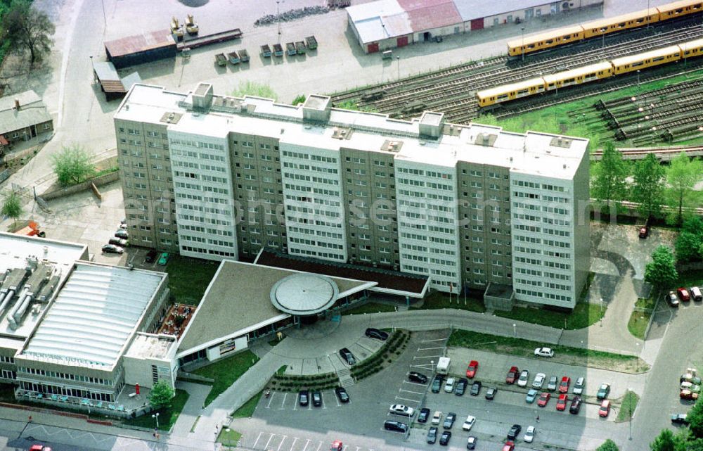 Aerial photograph Berlin - Lichtenberg - Tierparkhotel abacus in der Straße Am Tierpark in Berlin-Lichtenberg..