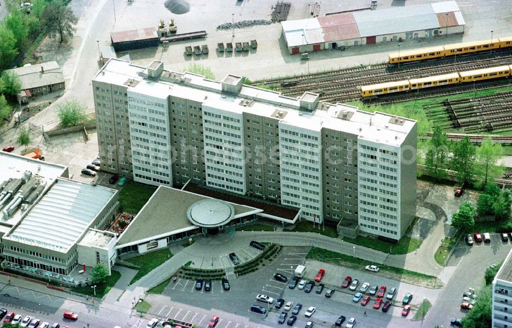 Berlin - Lichtenberg from above - Tierparkhotel abacus in der Straße Am Tierpark in Berlin-Lichtenberg..