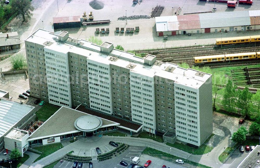 Berlin - Lichtenberg from the bird's eye view: Tierparkhotel abacus in der Straße Am Tierpark in Berlin-Lichtenberg..