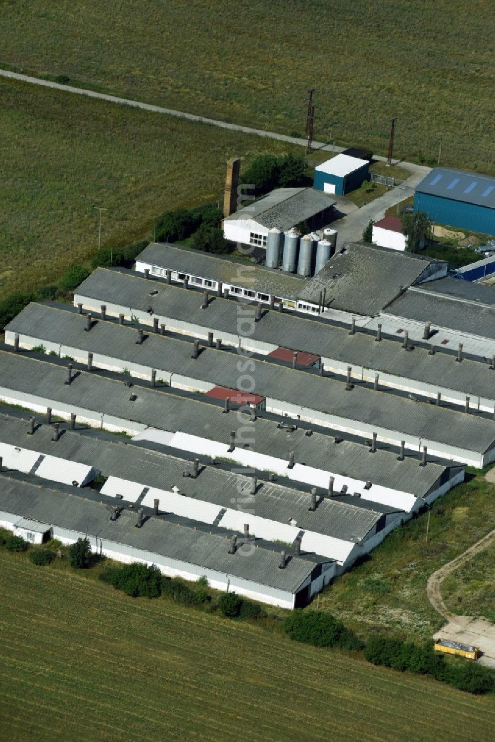 Wellaune from above - Animal breeding equipment Livestock breeding for meat production in Wellaune in the state Saxony