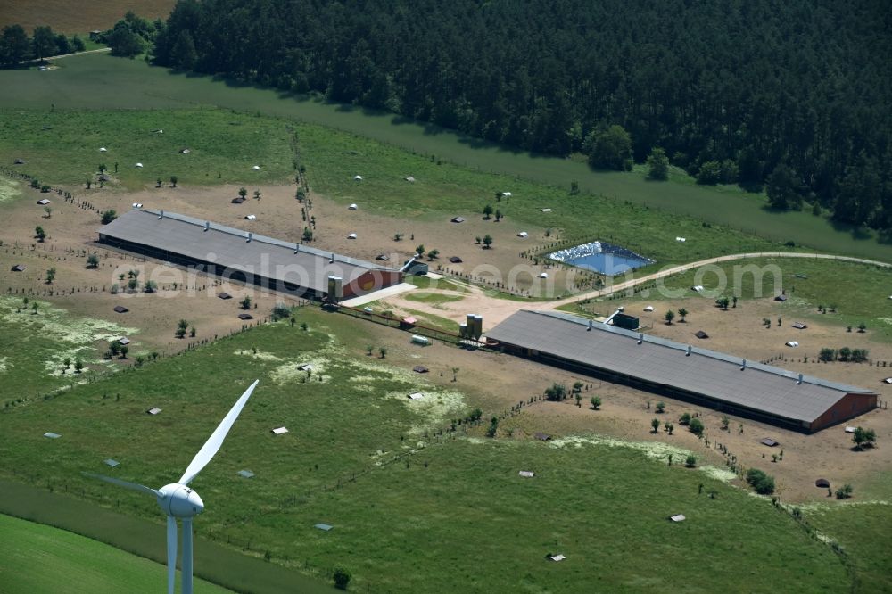 Aerial photograph Zempow - Stalled equipment for poultry farming in the North of Zempow in the state of Brandenburg. The premises with outdoor and two indoor facilities is surrounded by fields