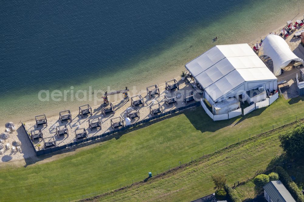 Aerial image Wachtendonk - Tables and benches of the open-air restaurant Barbeja at the Wankumer Heidesee on Juelicher Strasse in the district of Wankum in Wachtendonk in the federal state of North Rhine-Westphalia, Germany