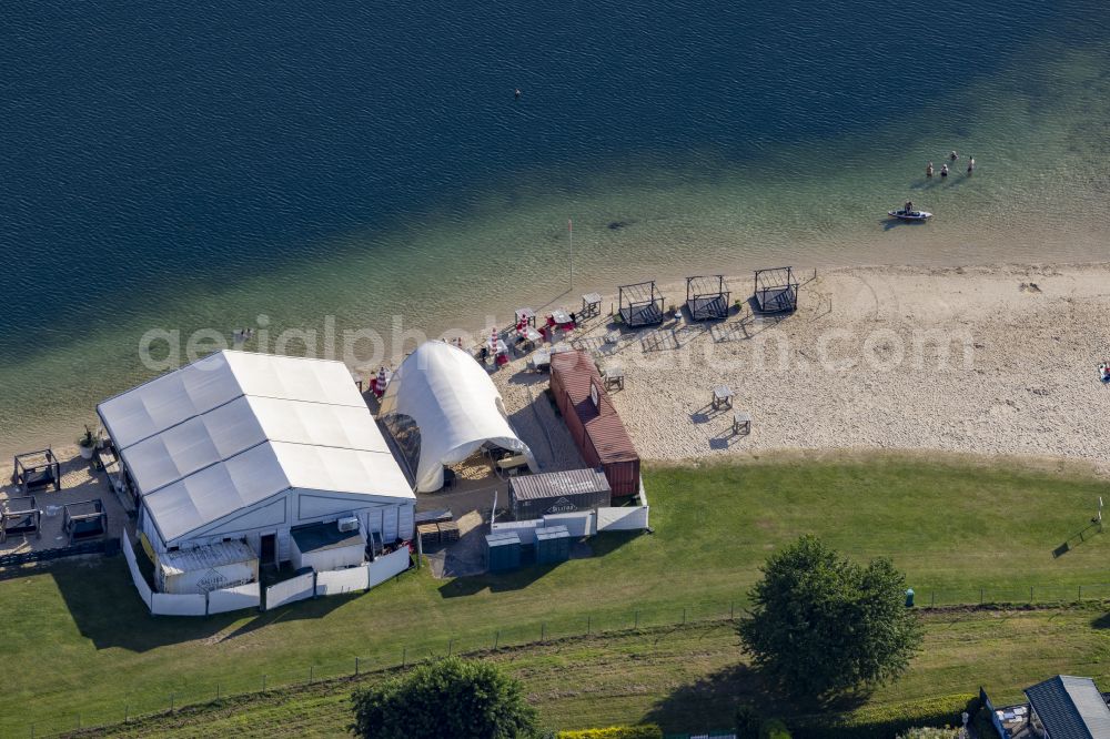 Wachtendonk from above - Tables and benches of the open-air restaurant Barbeja at the Wankumer Heidesee on Juelicher Strasse in the district of Wankum in Wachtendonk in the federal state of North Rhine-Westphalia, Germany