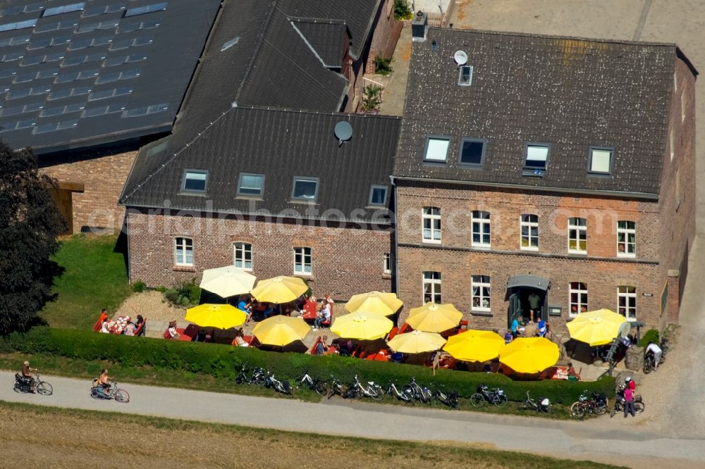 Duisburg from above - Tables and benches of open-air restaurants Bauerncafe Ellerhof in Duisburg in the state North Rhine-Westphalia