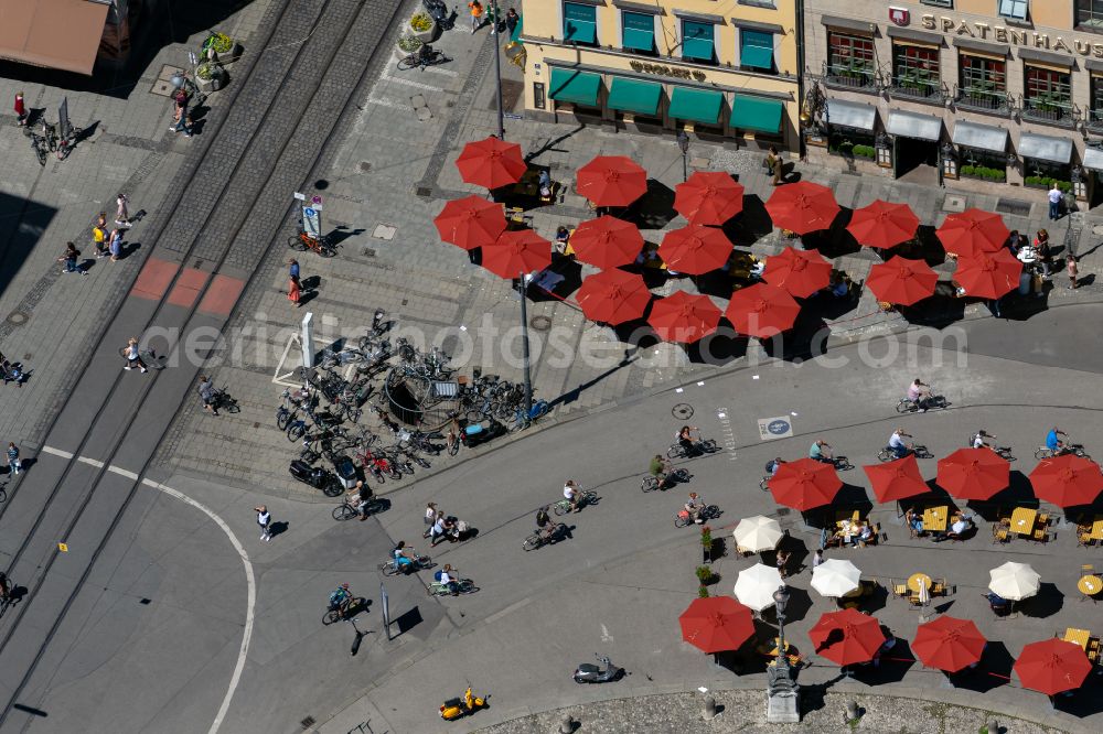 Aerial photograph München - Tables and benches of open-air restaurant in Munich in the state Bavaria, Germany