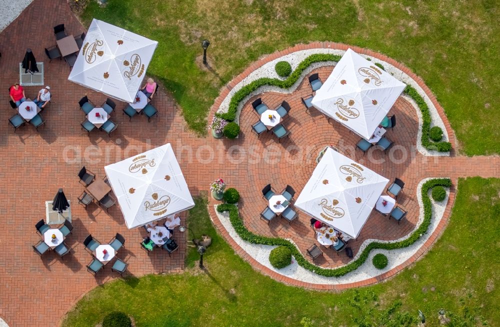 Aerial photograph Schorssow - Tables and benches of open-air restaurant of the Hotel Seeschloss Schorssow at Haussee in Schorssow in the state Mecklenburg - Western Pomerania