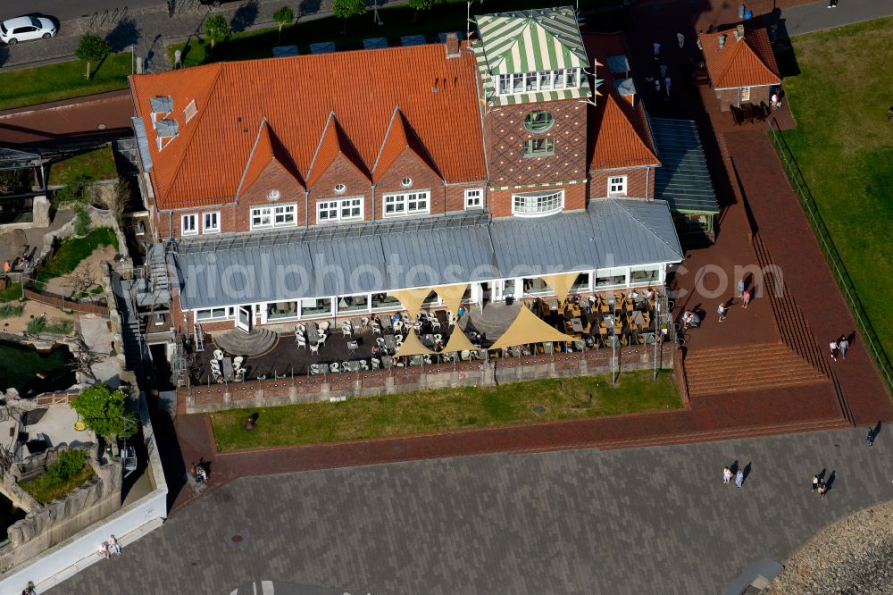 Aerial photograph Bremerhaven - Tables and benches of open-air restaurant Strandhalle in Bremerhaven in the state Bremen, Germany