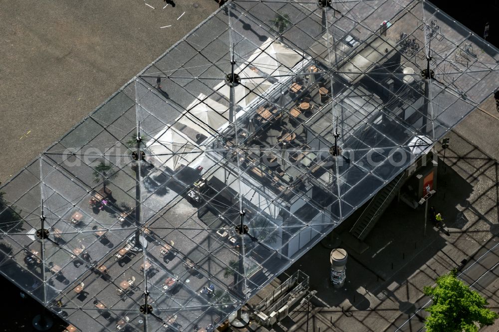 Aerial image Bremen - Tables and benches of open-air restaurants ALEX Bremen Domshof in the district Altstadt in Bremen, Germany