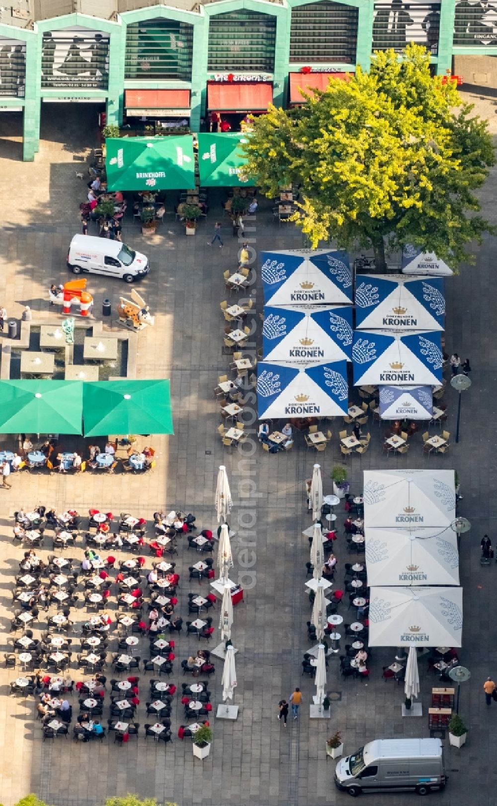 Aerial photograph Dortmund - Tables and benches of open-air restaurants at the Alter square in Dortmund in the state North Rhine-Westphalia