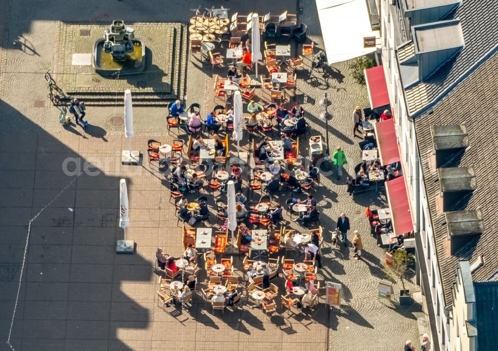 Dorsten from above - Tables and benches of open-air restaurants in old town in Dorsten in the state North Rhine-Westphalia