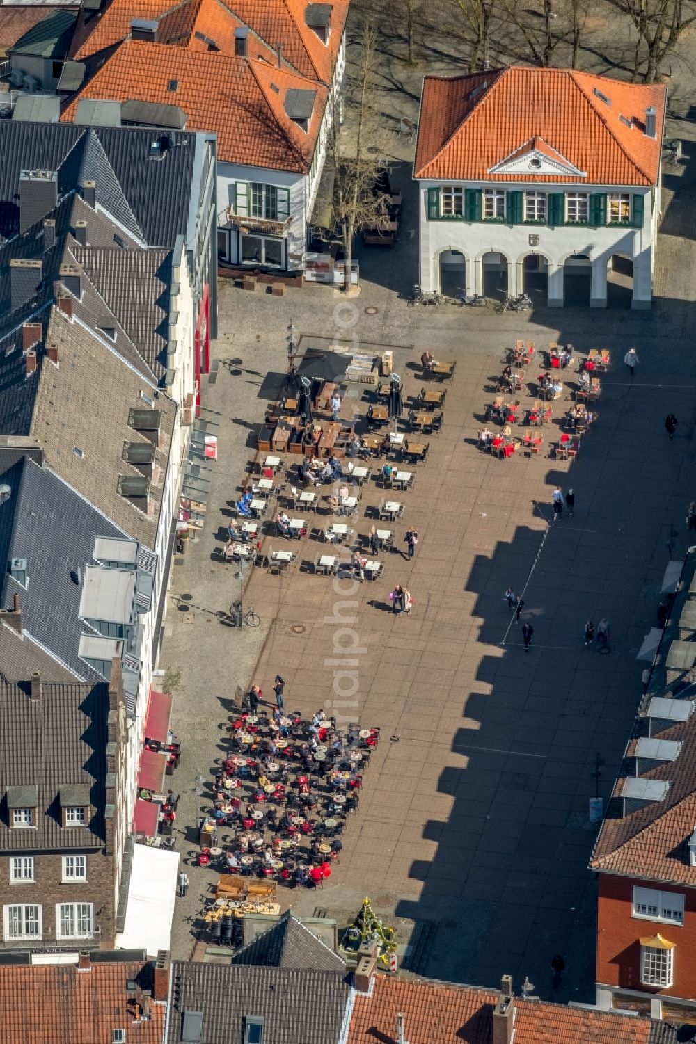 Aerial photograph Dorsten - Tables and benches of open-air restaurants in old town in Dorsten in the state North Rhine-Westphalia