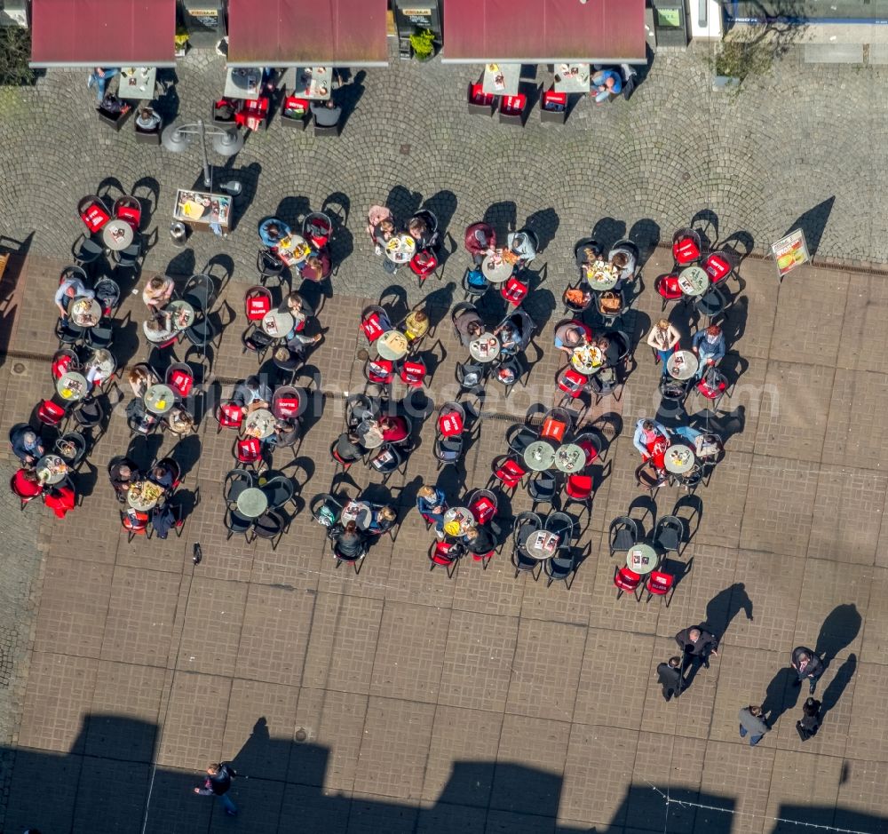 Dorsten from the bird's eye view: Tables and benches of open-air restaurants in old town in Dorsten in the state North Rhine-Westphalia