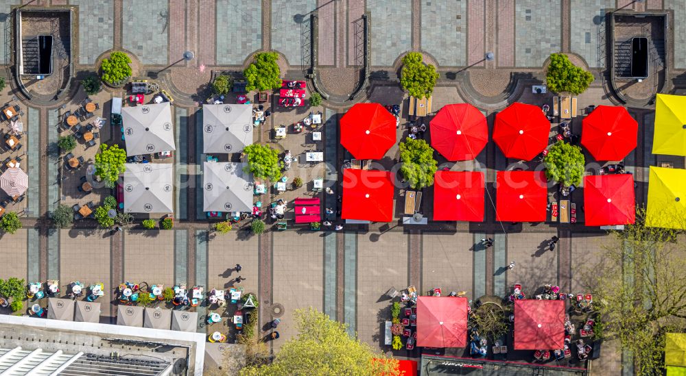 Essen from above - tables and benches of open-air restaurants Cafe Extrablatt on Kennedyplatz in Essen in the state North Rhine-Westphalia, Germany