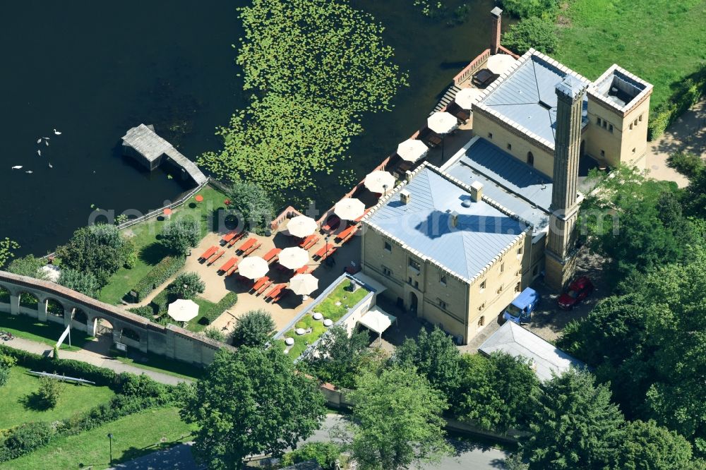 Aerial image Potsdam - Tables and benches of open-air restaurants of Gasthausbrauerei Meierei in Neuen Garten GmbH in the district Noerdliche Vorstadt in Potsdam in the state Brandenburg, Germany