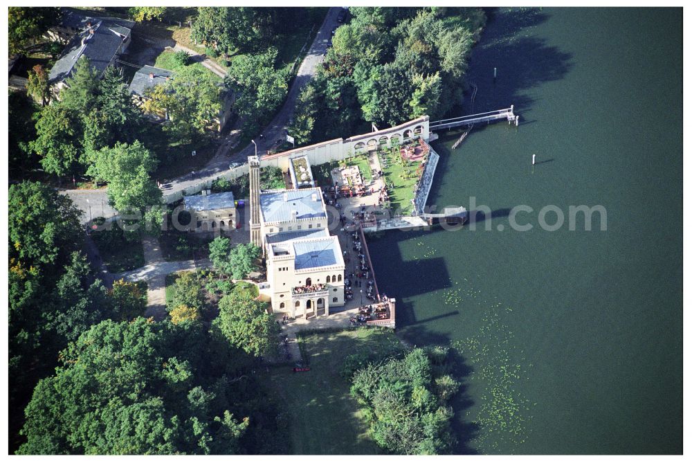 Potsdam from above - Tables and benches of open-air restaurants of Gasthausbrauerei Meierei in Neuen Garten GmbH in the district Noerdliche Vorstadt in Potsdam in the state Brandenburg, Germany