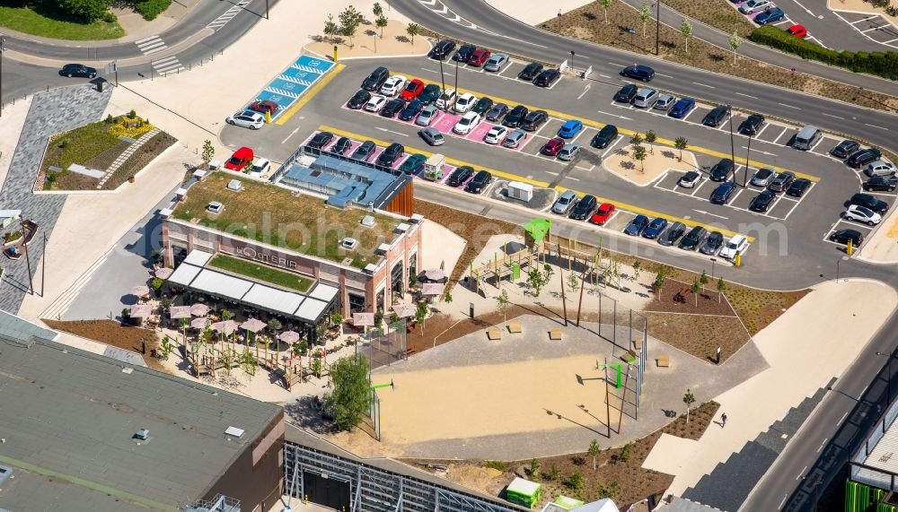 Aerial photograph Bochum - Tables and benches of open-air restaurants Gastronomiekette L'Osteria inside RuhrPark in Bochum in the state North Rhine-Westphalia