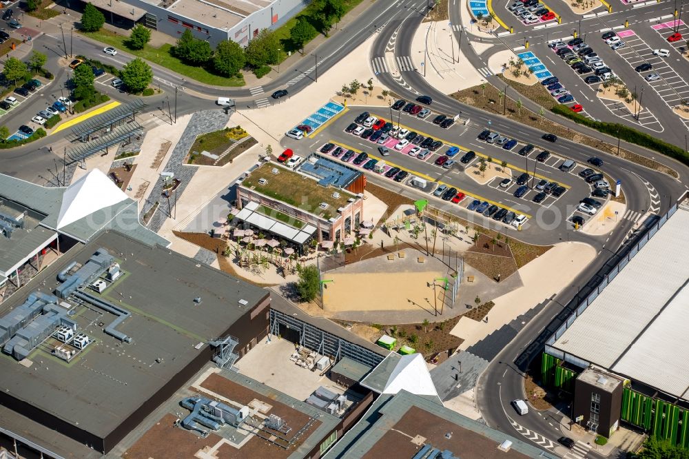 Bochum from the bird's eye view: Tables and benches of open-air restaurants Gastronomiekette L'Osteria inside RuhrPark in Bochum in the state North Rhine-Westphalia