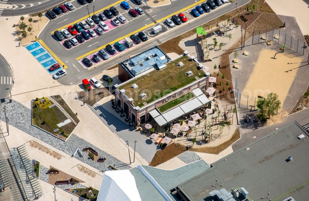 Aerial photograph Bochum - Tables and benches of open-air restaurants Gastronomiekette L'Osteria inside RuhrPark in Bochum in the state North Rhine-Westphalia