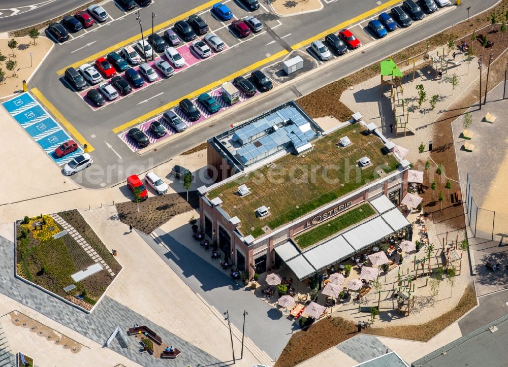 Bochum from above - Tables and benches of open-air restaurants Gastronomiekette L'Osteria inside RuhrPark in Bochum in the state North Rhine-Westphalia