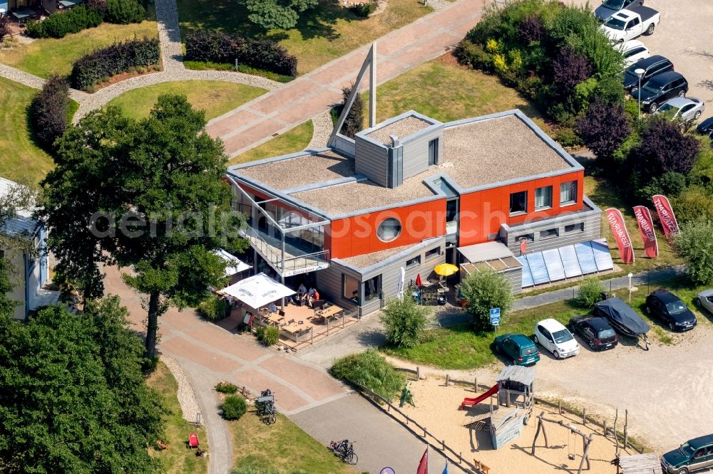 Aerial image Waren (Müritz) - Tables and benches of the outdoor restaurants on harbor restaurant Reecksee Marina Eldenburg in Waren (Mueritz) in Mecklenburg-Vorpommern