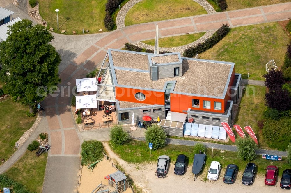 Waren (Müritz) from above - Tables and benches of the outdoor restaurants on harbor restaurant Reecksee Marina Eldenburg in Waren (Mueritz) in Mecklenburg-Vorpommern