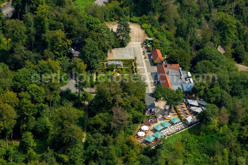 Aerial photograph Essen - Tables and benches of open-air restaurants Jagdhaus Schellenberg on Heisinger Strasse in Essen in the state North Rhine-Westphalia