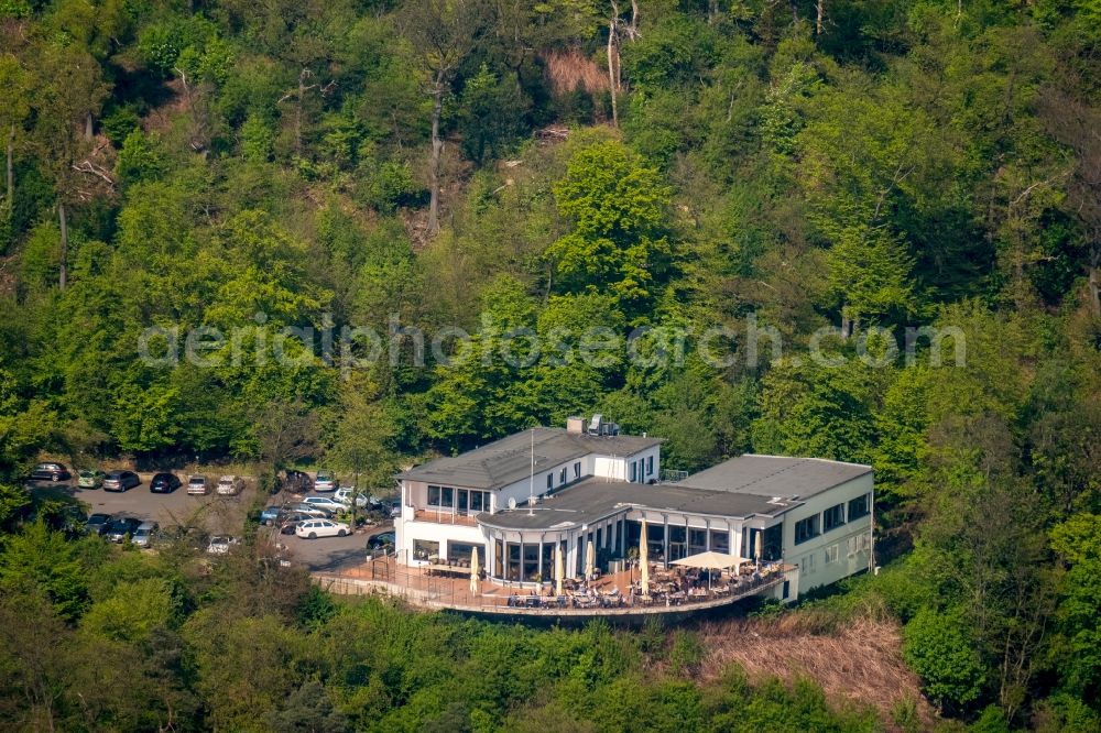 Aerial photograph Essen - Tables and benches of open-air restaurants Jagdhaus Schellenberg on Heisinger Strasse in Essen in the state North Rhine-Westphalia