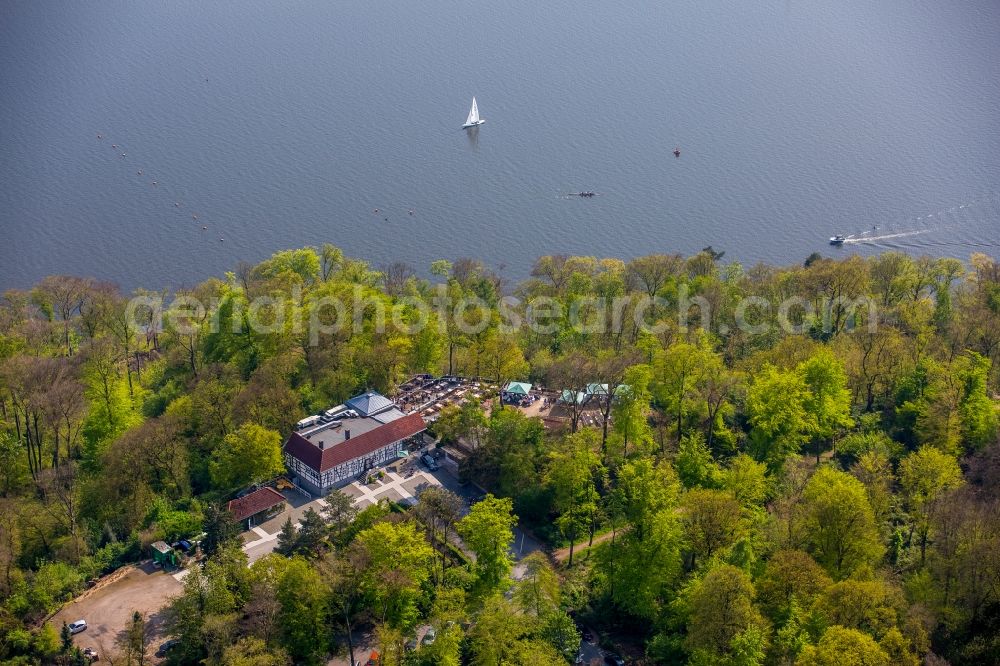 Aerial photograph Essen - Tables and benches of open-air restaurants Jagdhaus Schellenberg on Heisinger Strasse in Essen in the state North Rhine-Westphalia