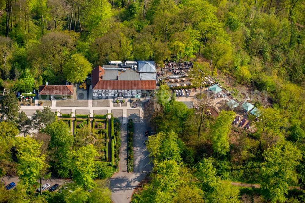 Essen from the bird's eye view: Tables and benches of open-air restaurants Jagdhaus Schellenberg on Heisinger Strasse in Essen in the state North Rhine-Westphalia