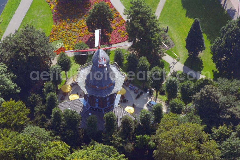 Aerial image Bremen - Tables and benches of open-air restaurants Kaffeemuehle on street Am Wall in the district Altstadt in Bremen, Germany